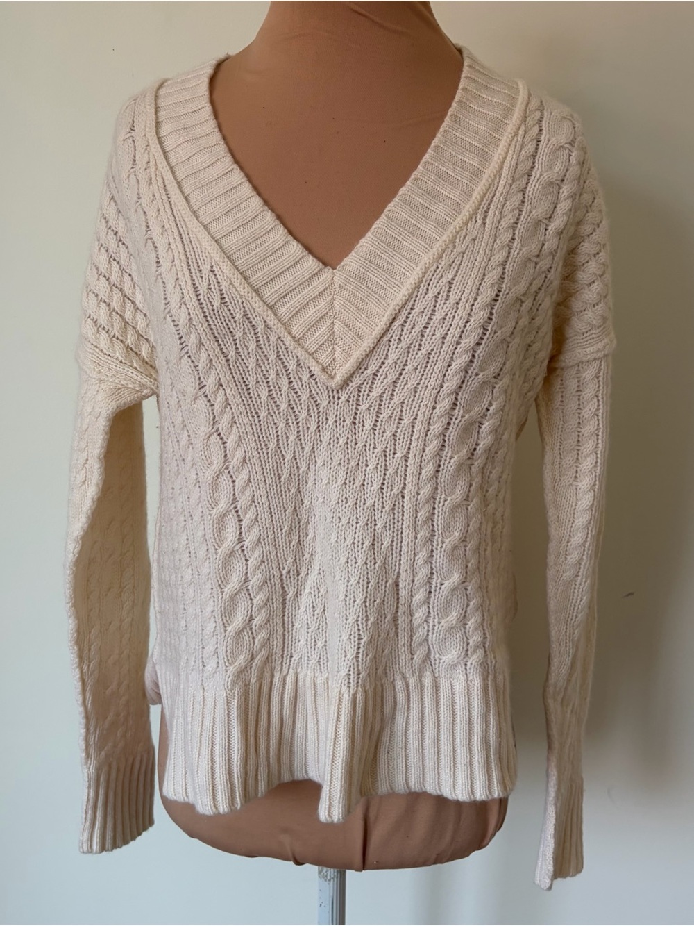 Autumn Cashmere Boxy V Neckline Cable Knit Long Sleeve Cashmere Cream Sweater M